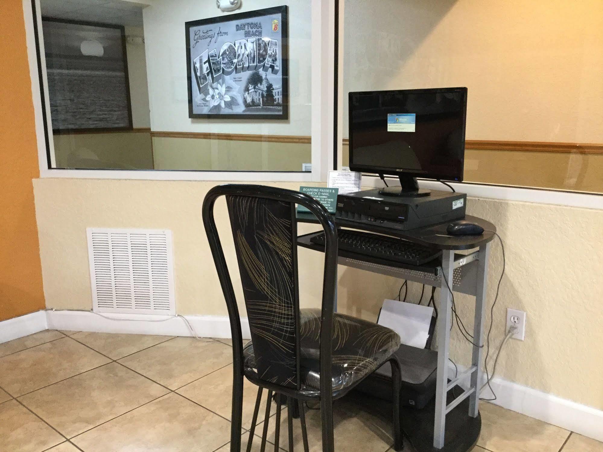 Super 8 By Wyndham Daytona Beach Exterior photo
