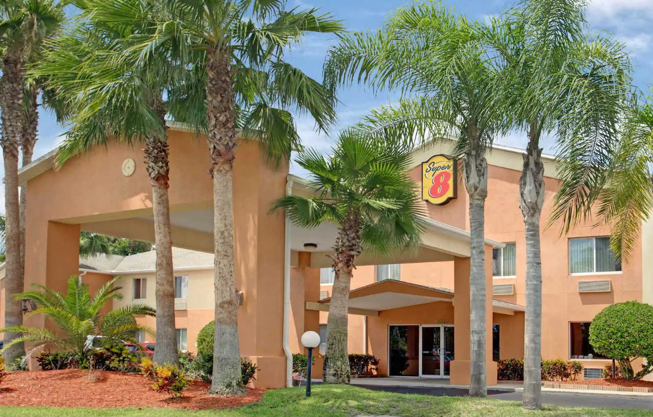 Super 8 By Wyndham Daytona Beach Exterior photo