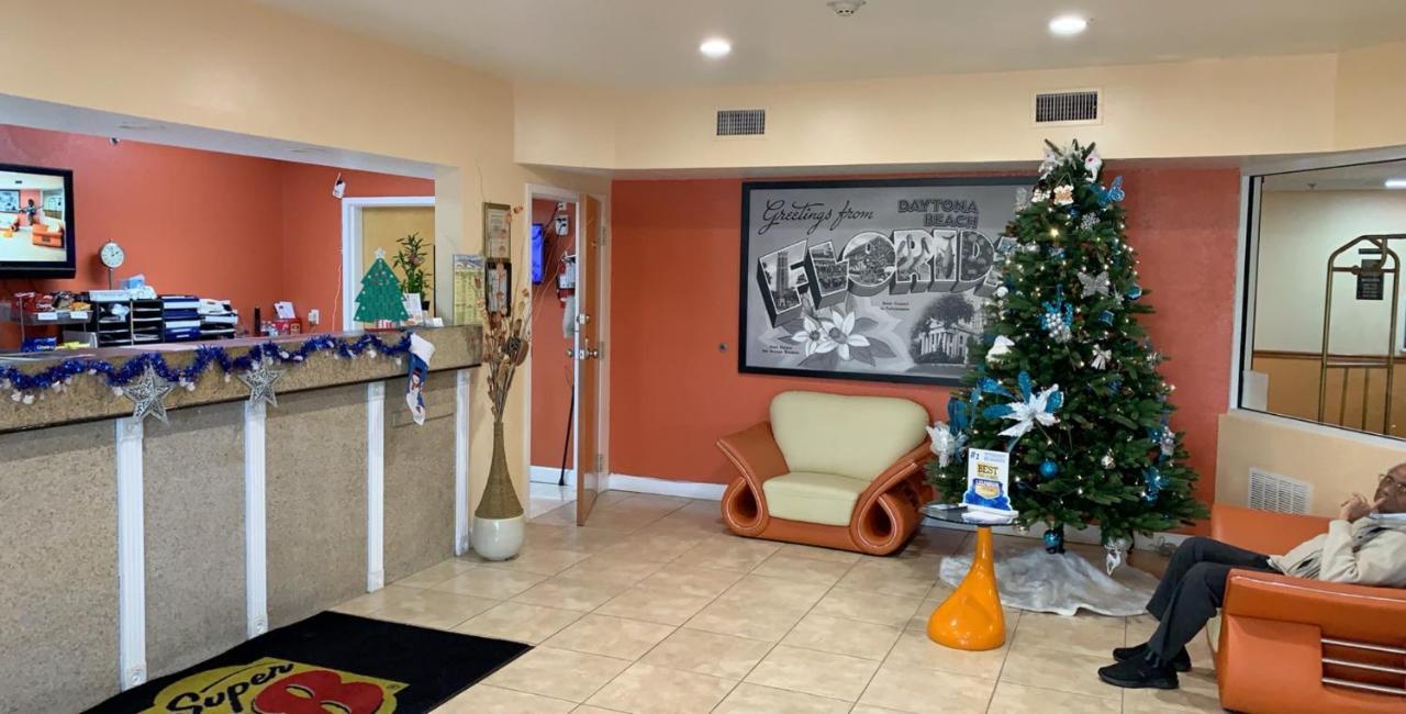 Super 8 By Wyndham Daytona Beach Exterior photo